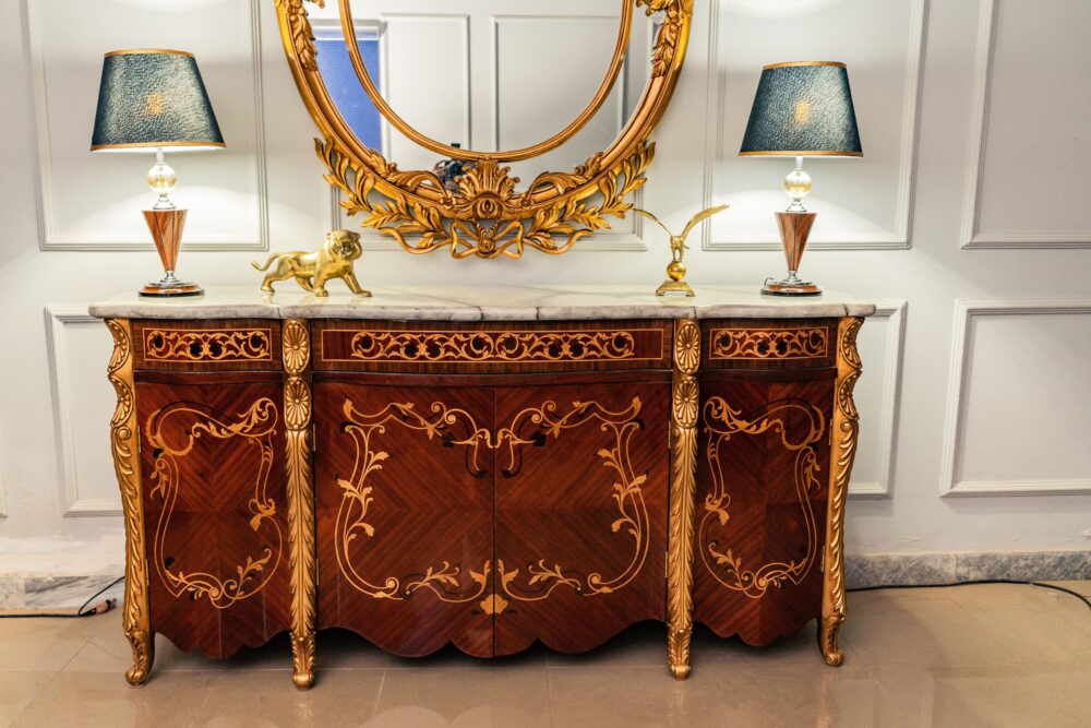 Royal Heritage Chester with Ornate Mirror - Image 3