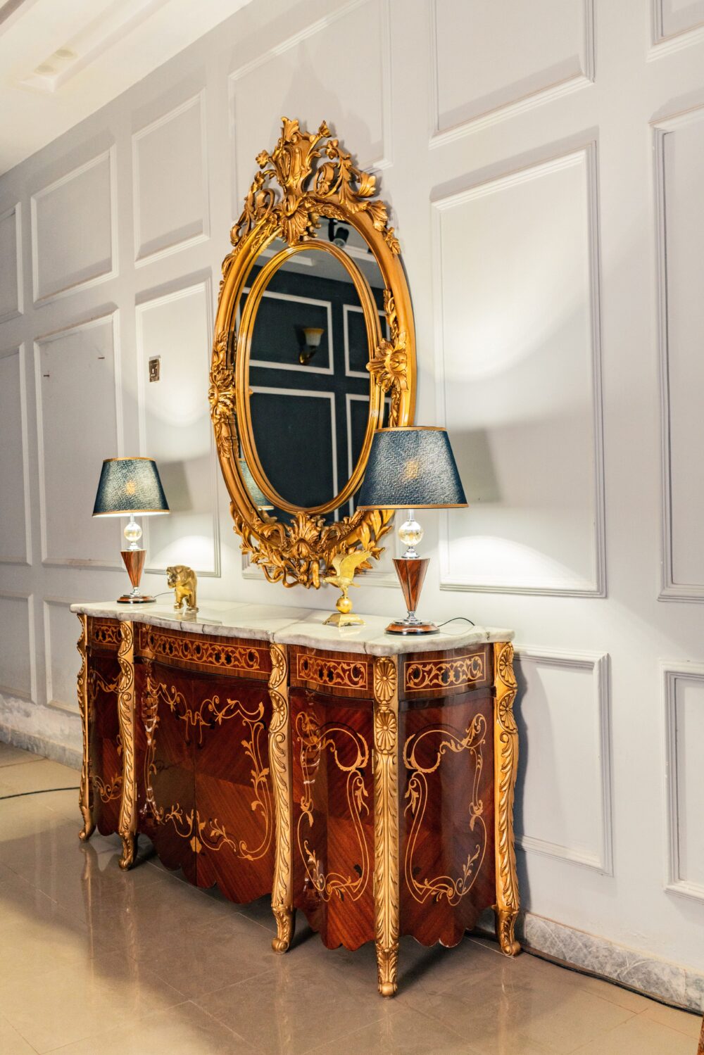 Royal Heritage Chester with Ornate Mirror - Image 2